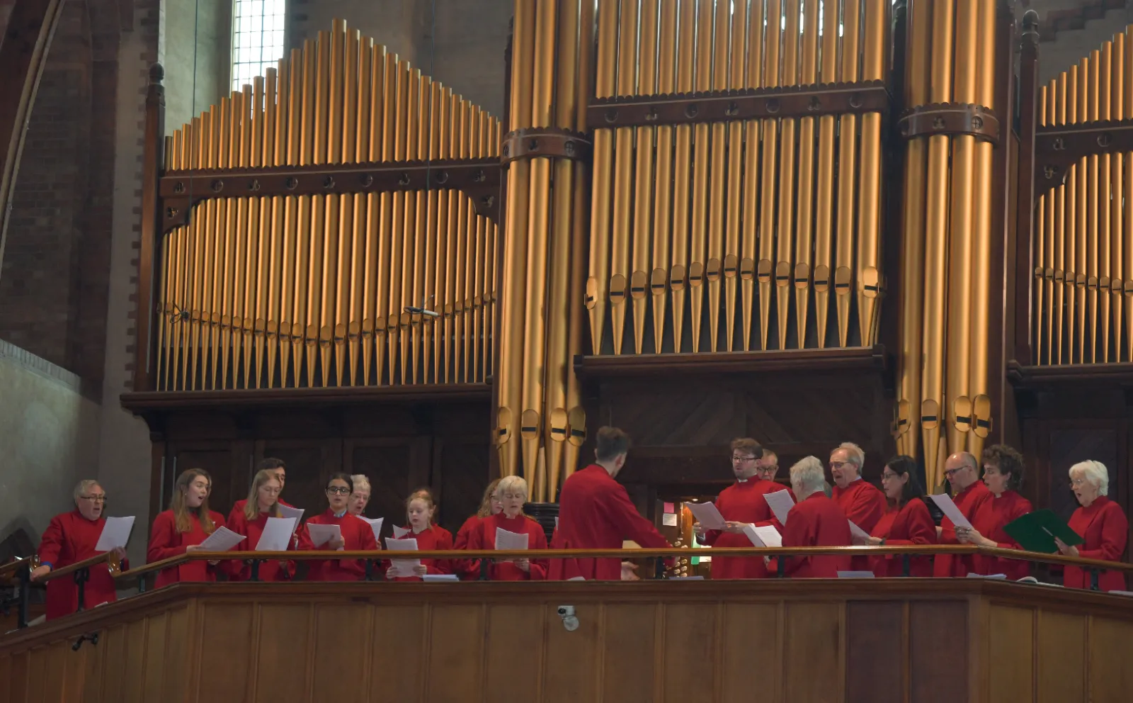 The choir and the gilded organ pipes